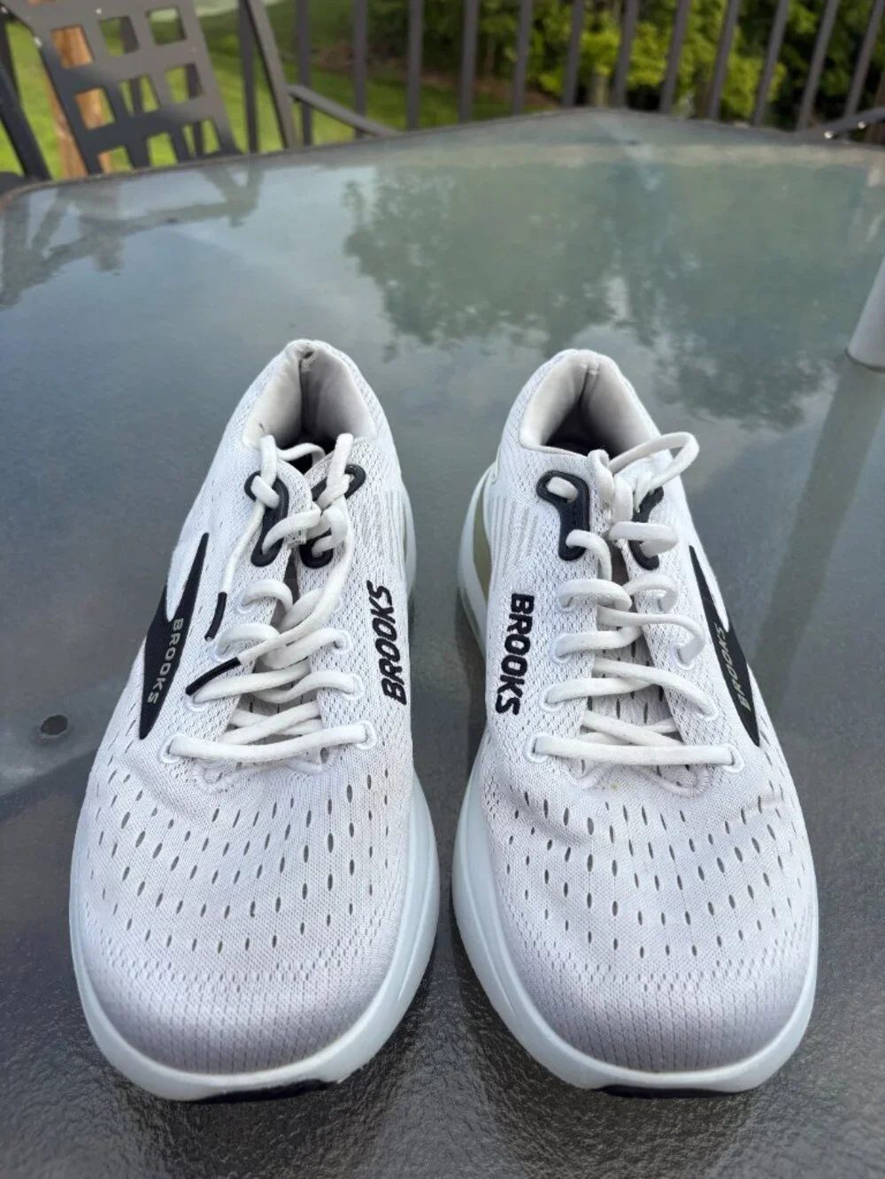 Men's Brooks Ghost Max 3 Running Shoes Size 9.5 - Bright White/Tea/Black